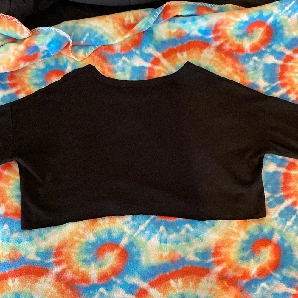 Cropped Shirt - Picture 2 of 2